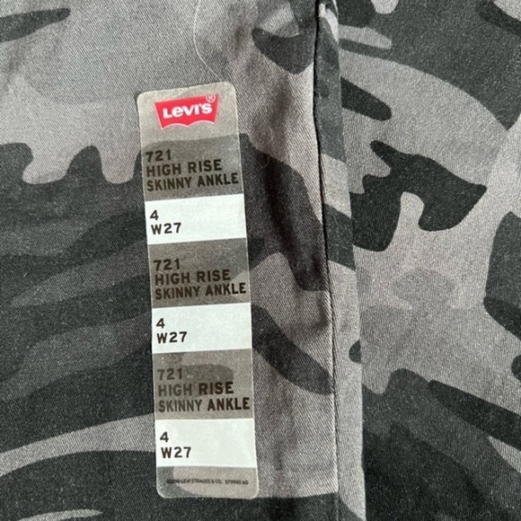 Levi’s 721 high rise skinny ankle camo pants - Picture 11 of 13